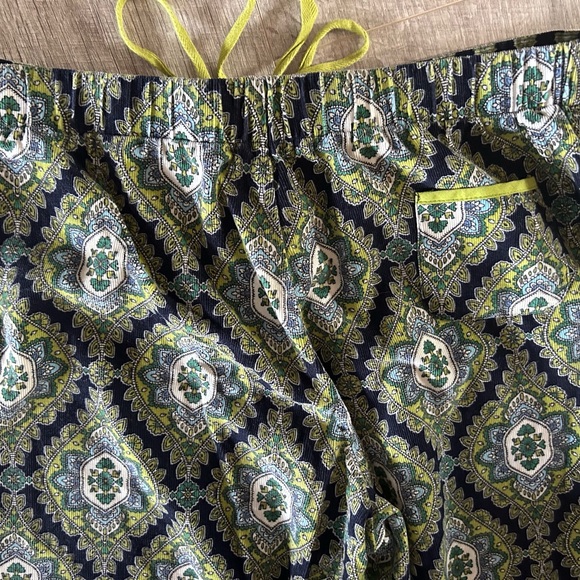 Vera Bradley Lounge/Pajama Pants Size Small
Blue Green Pink Floral corduroy - Picture 5 of 9
